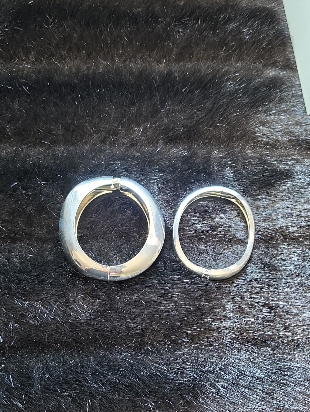 Silver Color Hinged Bracelet Set